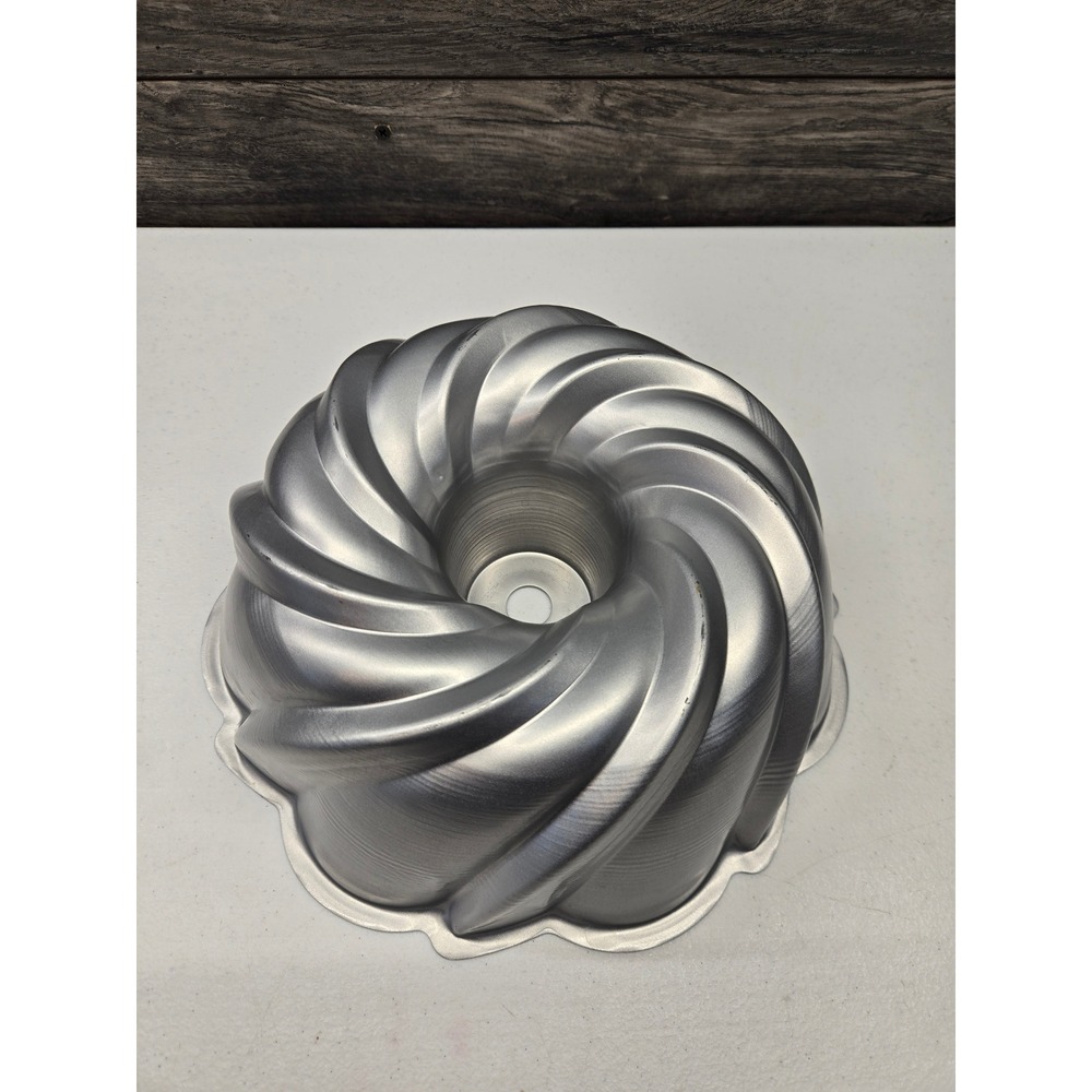 Nordic Ware Heritage Bundt Pan Silver Cast Aluminum Swirl Cake Mold Made in USA